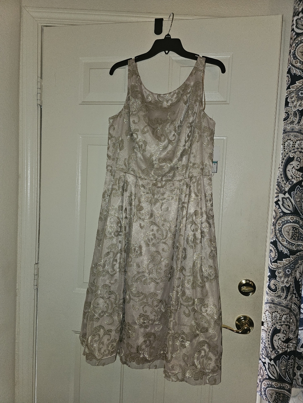 ✨ Jessica Howard Size 16 Dress – New With Tags! ✨Turn heads 💛